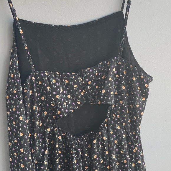 Black/floral dress with semi open back and slit on right side - Picture 3 of 4